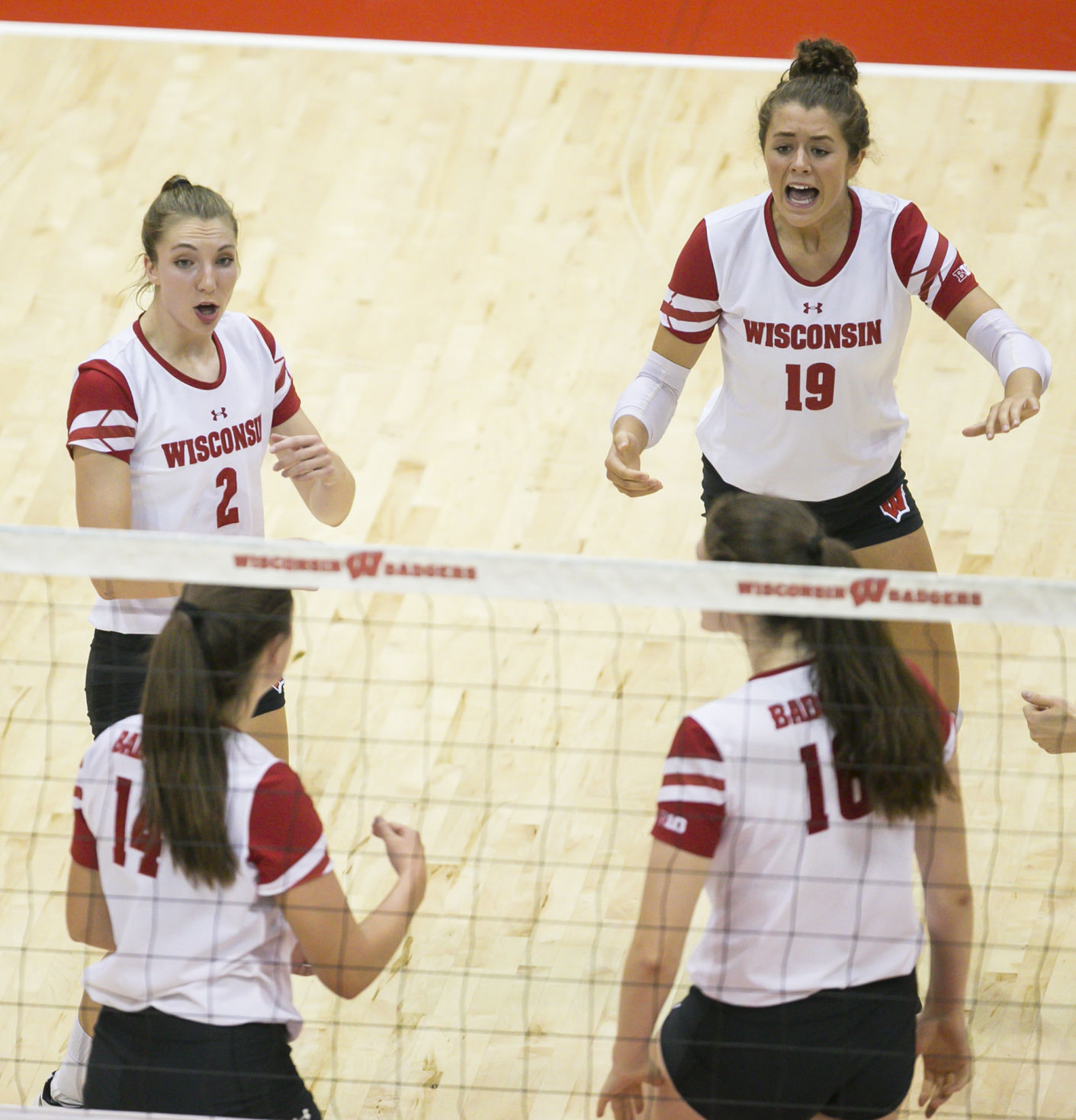 Madison Duello, Sydney Hilley, M.E. Dodge, Danielle Hart celebrate, Badgers volleyball
